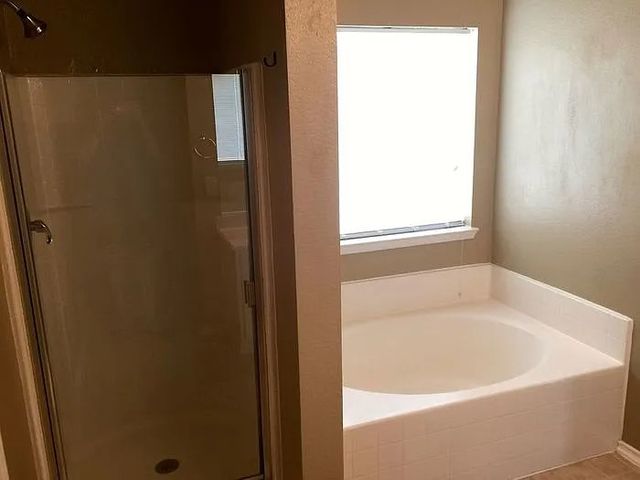 516 Ashdale Drive, Fort Worth, TX 76140