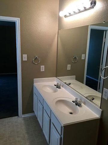 516 Ashdale Drive, Fort Worth, TX 76140