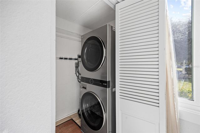 9950 47TH AVENUE N 104, St Petersburg, FL 33708