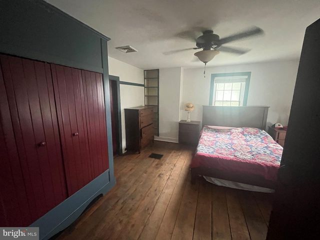 5048 HILDEBRAND RD, Glen Rock, PA 17327