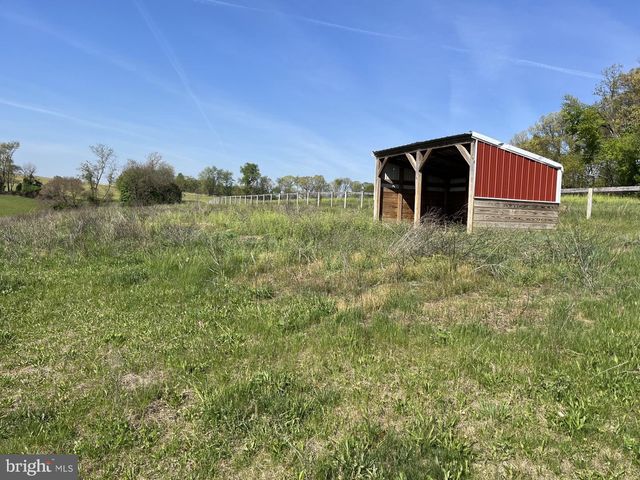 5048 HILDEBRAND RD, Glen Rock, PA 17327