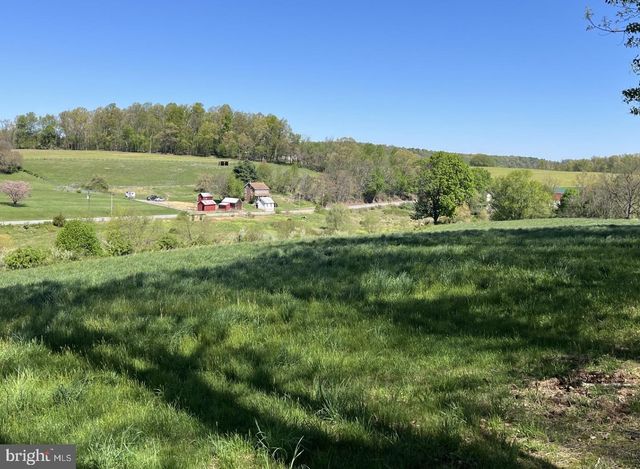 5048 HILDEBRAND RD, Glen Rock, PA 17327