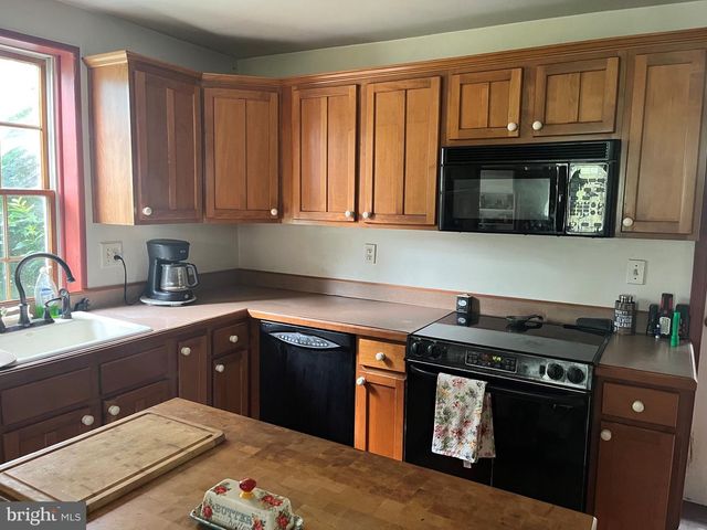 5048 HILDEBRAND RD, Glen Rock, PA 17327