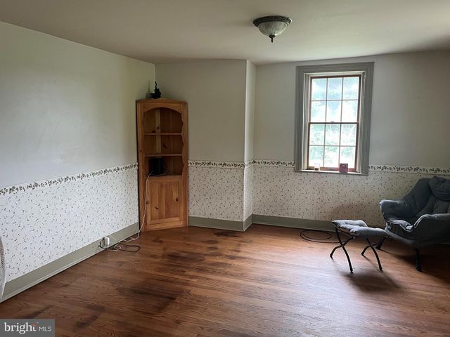 5048 HILDEBRAND RD, Glen Rock, PA 17327