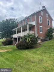 5048 HILDEBRAND RD, Glen Rock, PA 17327