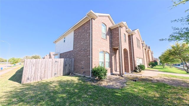 9707 Shimmering Lakes Drive, Rosharon, TX 77583