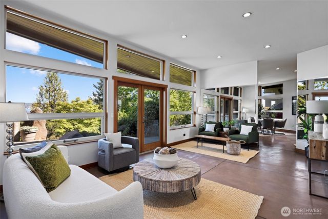 4502 55th Avenue NE, Seattle, WA 98105