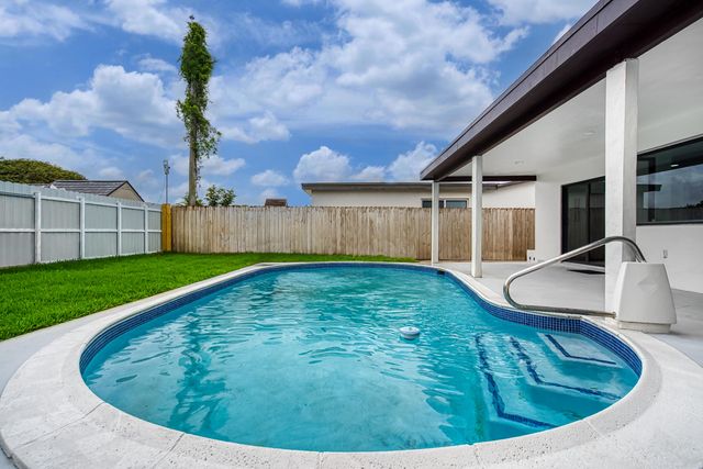 7550 Grandview Boulevard, Miramar, FL 33023