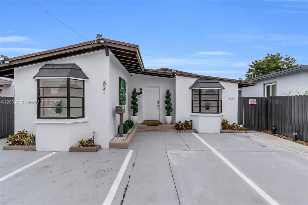 621 NW 59th Ave, Miami, FL 33126