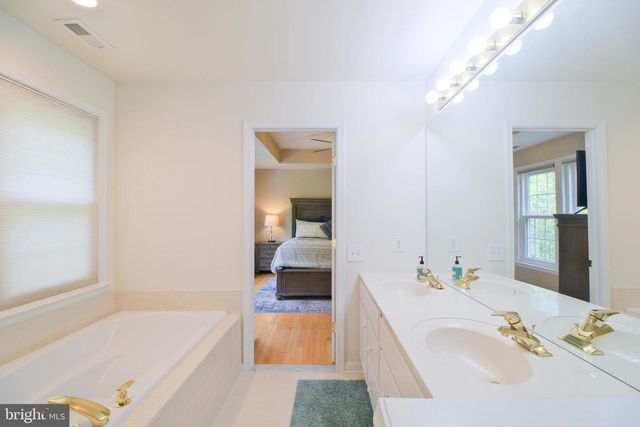 7 WESTFORD DR, Medford, NJ 08055