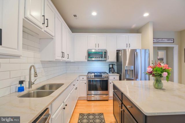 7 WESTFORD DR, Medford, NJ 08055