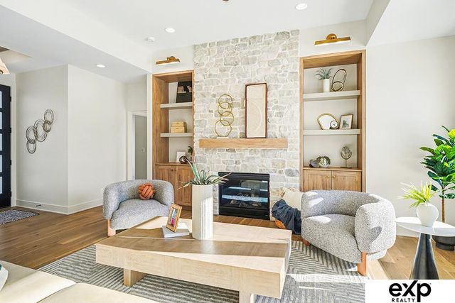 19009 Hackberry Drive, Gretna, NE 68028
