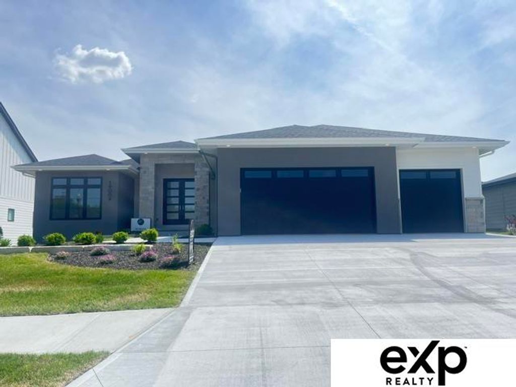 19009 Hackberry Drive, Gretna, NE 68028