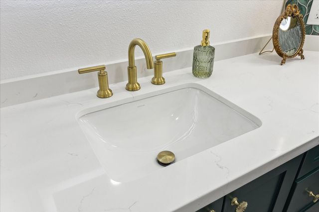 205 Willow Pointe Drive, League City, TX 77573