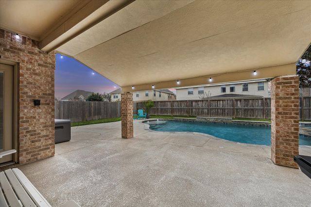 205 Willow Pointe Drive, League City, TX 77573