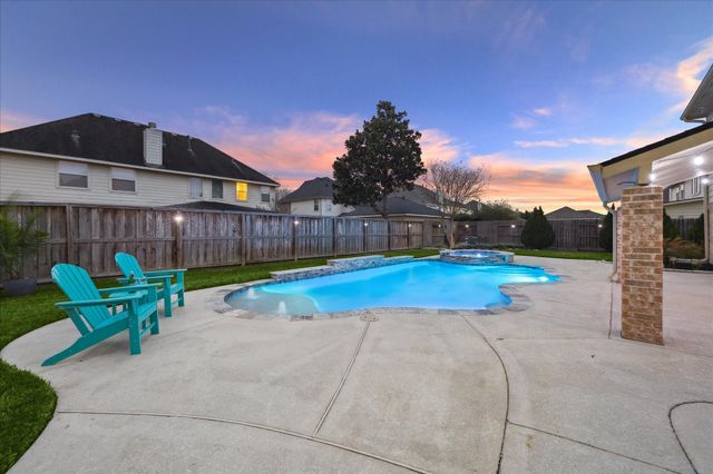 205 Willow Pointe Drive, League City, TX 77573