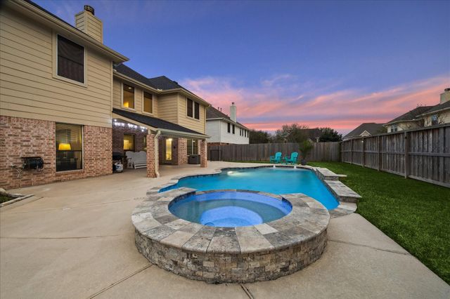 205 Willow Pointe Drive, League City, TX 77573