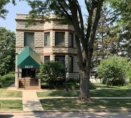 221 W Illinois Street, Wheaton, IL 60187