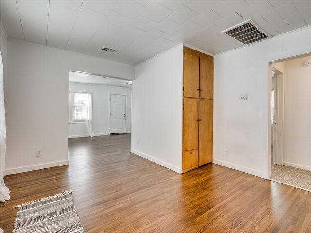 4728 E 4th Place, Tulsa, OK 74112
