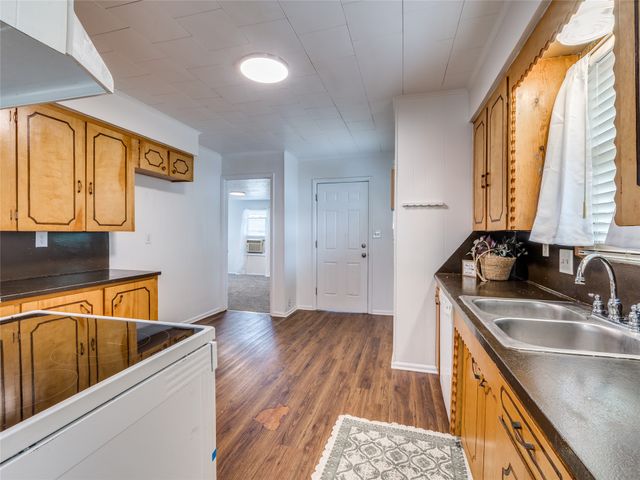 4728 E 4th Place, Tulsa, OK 74112