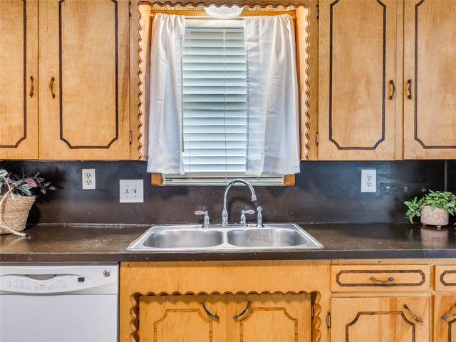 4728 E 4th Place, Tulsa, OK 74112
