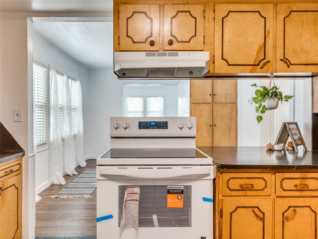 4728 E 4th Place, Tulsa, OK 74112