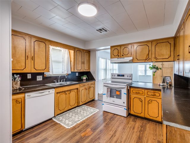 4728 E 4th Place, Tulsa, OK 74112