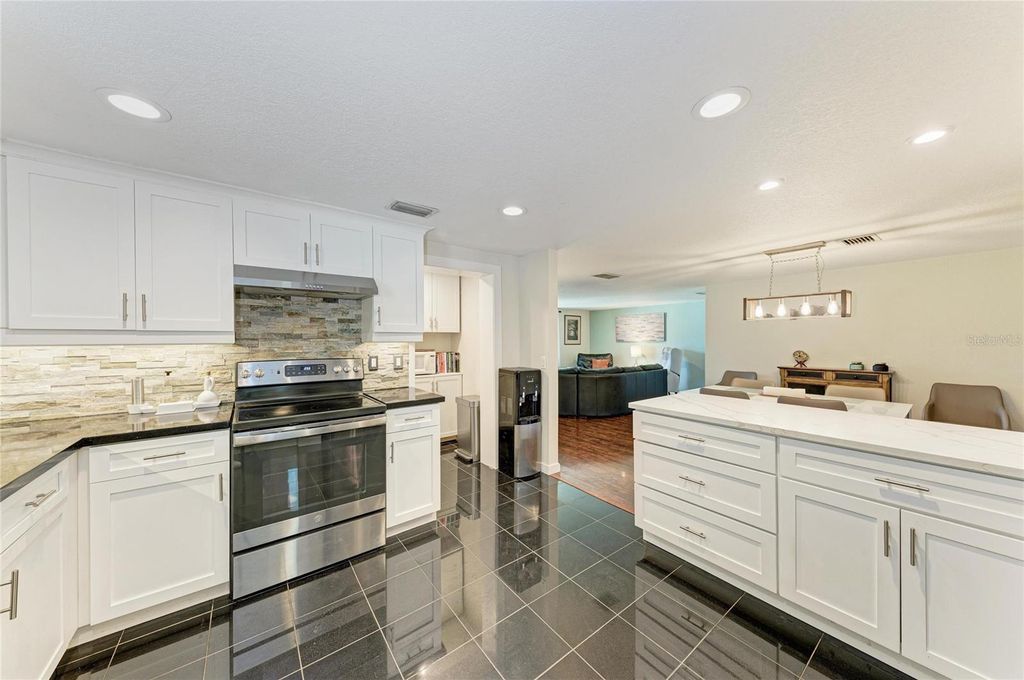 Image 17 of property listing at 5535 25TH STREET W, Bradenton, FL 34207