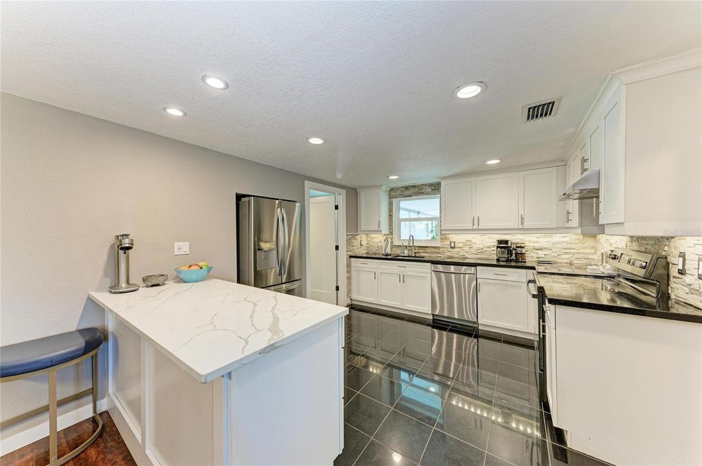 Image 4 of property listing at 5535 25TH STREET W, Bradenton, FL 34207