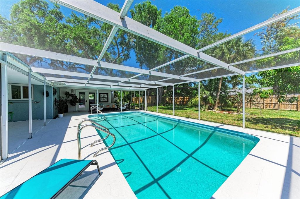 Image 5 of property listing at 5535 25TH STREET W, Bradenton, FL 34207