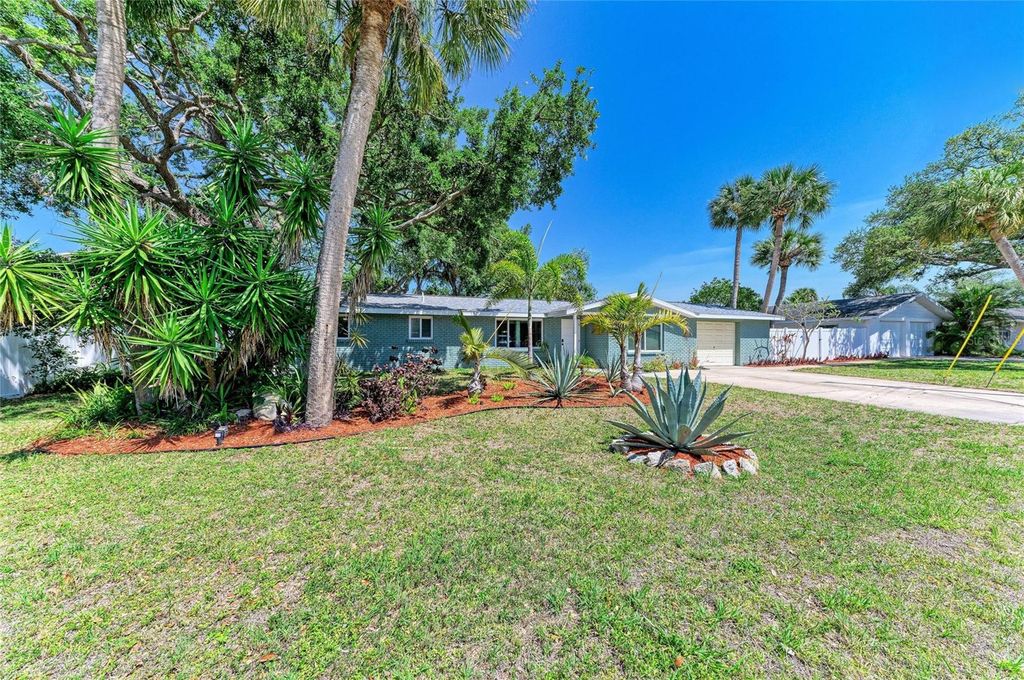 Image 45 of property listing at 5535 25TH STREET W, Bradenton, FL 34207
