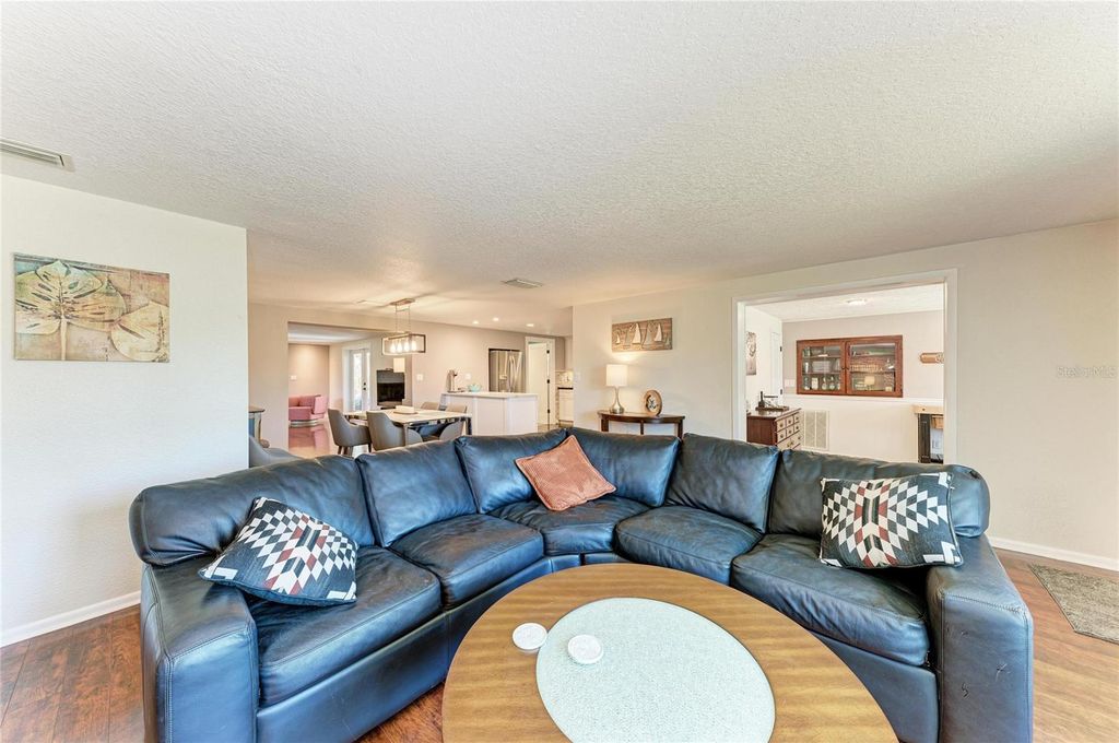 Image 8 of property listing at 5535 25TH STREET W, Bradenton, FL 34207