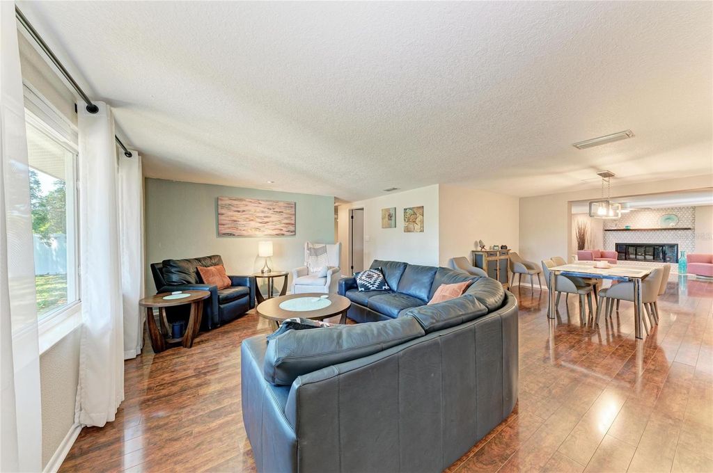Image 10 of property listing at 5535 25TH STREET W, Bradenton, FL 34207