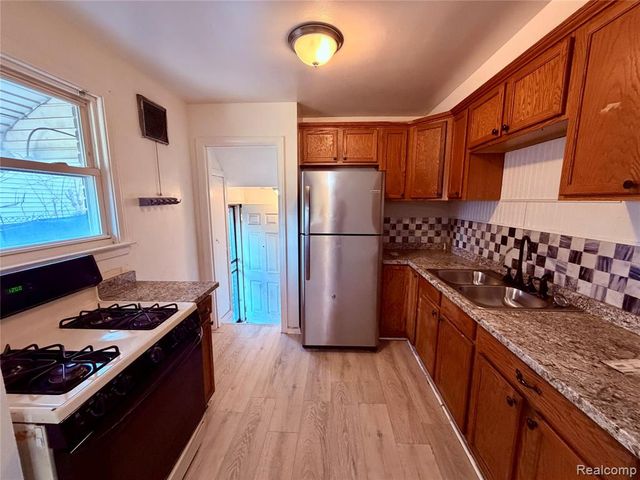 18081 Strasburg Street, Detroit, MI 48205