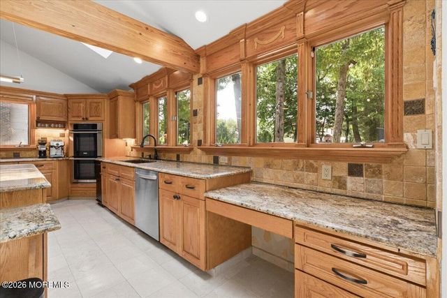 5 Eli Circle, Morganville, NJ 07751