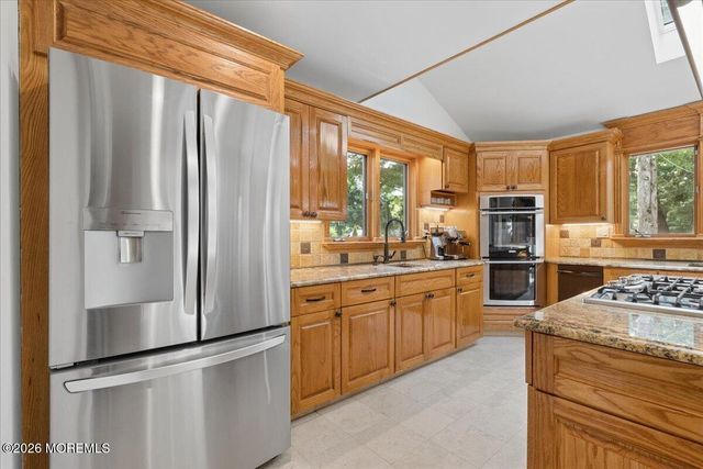 5 Eli Circle, Morganville, NJ 07751