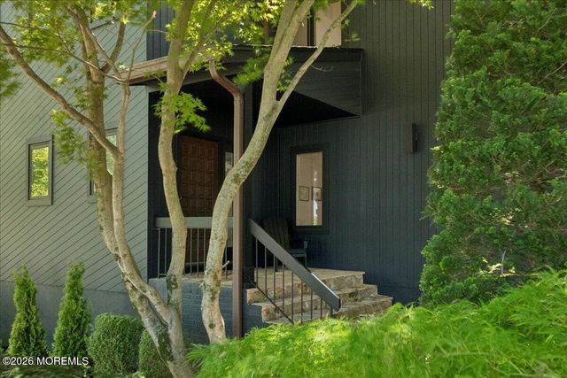 5 Eli Circle, Morganville, NJ 07751