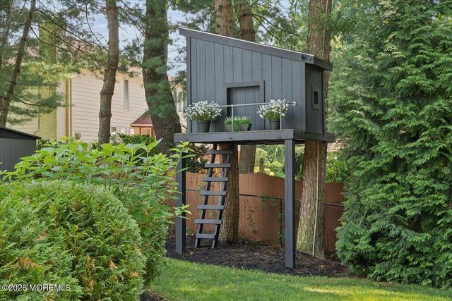 5 Eli Circle, Morganville, NJ 07751