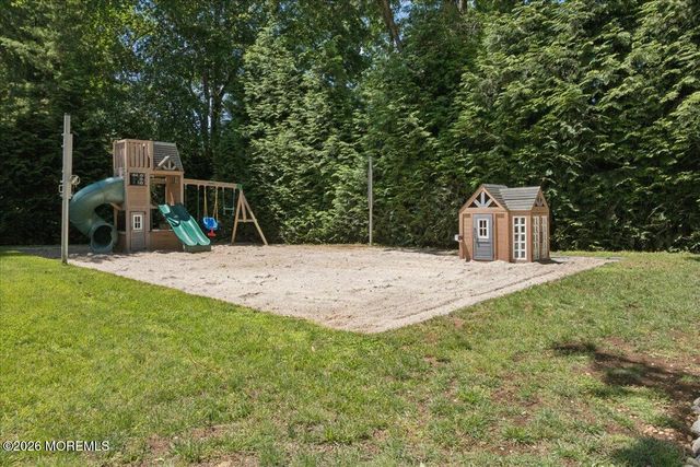 5 Eli Circle, Morganville, NJ 07751