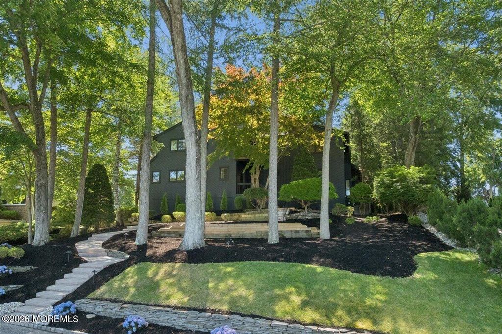 5 Eli Circle, Morganville, NJ 07751