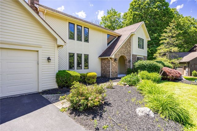 45 Split Rock Road, Pittsford, NY 14534