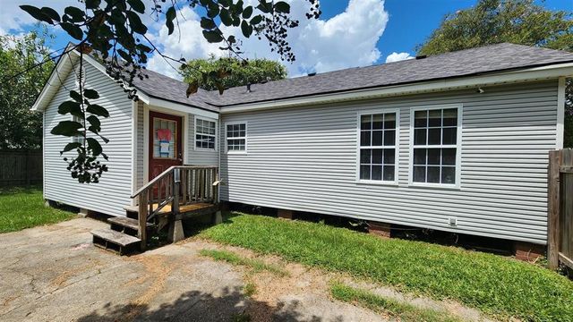 632 CLEVELAND Street, Lake Charles, LA 70601