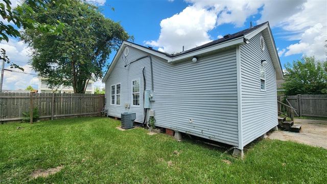 632 CLEVELAND Street, Lake Charles, LA 70601