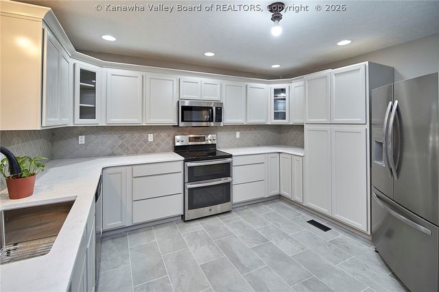 424 Woodbridge Drive, Charleston, WV 25311