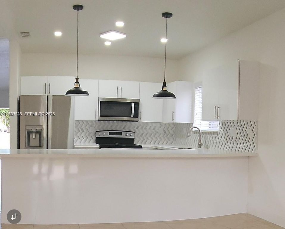 Image 5 of property listing at 9141 SW 162nd Ct, Miami, FL 33196