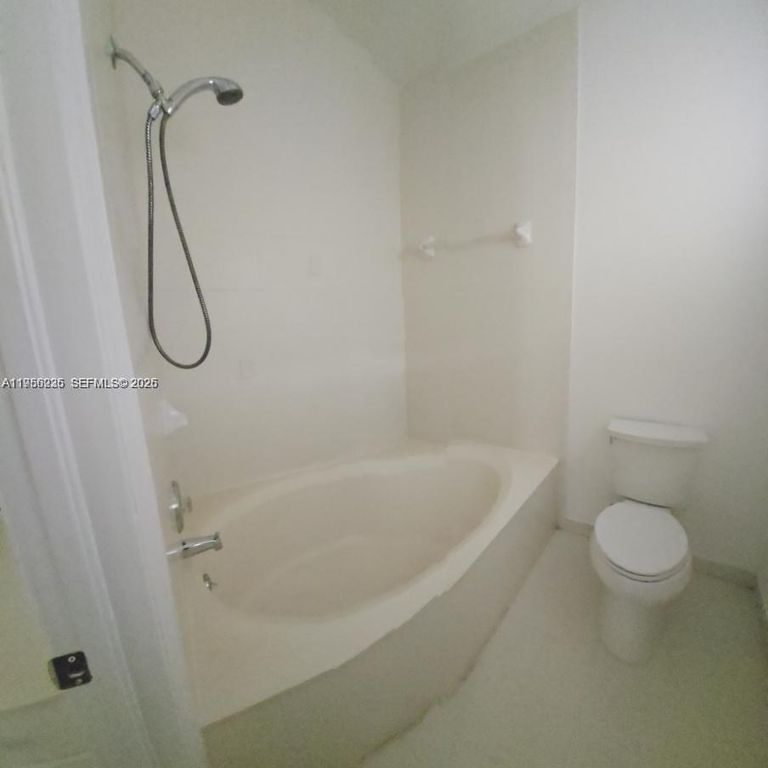 Image 7 of property listing at 9141 SW 162nd Ct, Miami, FL 33196
