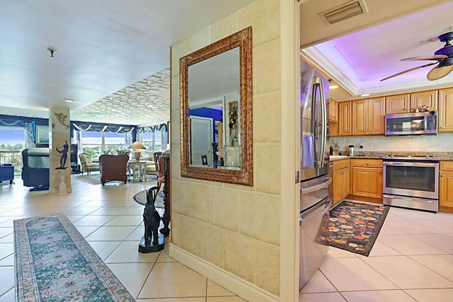 374 Golfview Road 205, North Palm Beach, FL 33408