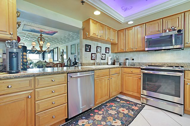 374 Golfview Road 205, North Palm Beach, FL 33408
