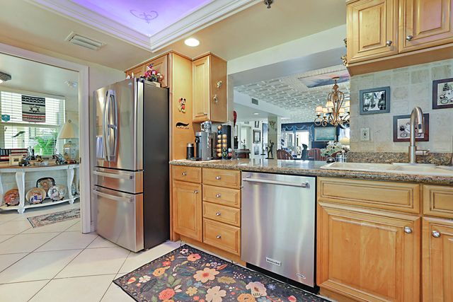 374 Golfview Road 205, North Palm Beach, FL 33408