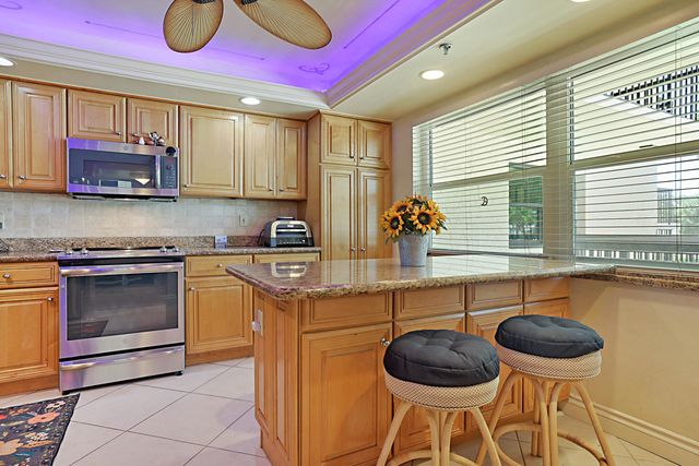 374 Golfview Road 205, North Palm Beach, FL 33408